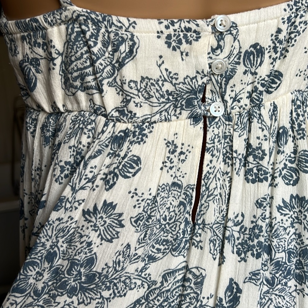 Elegant Blue and White Floral Maxi Dress - Picture 5 of 13